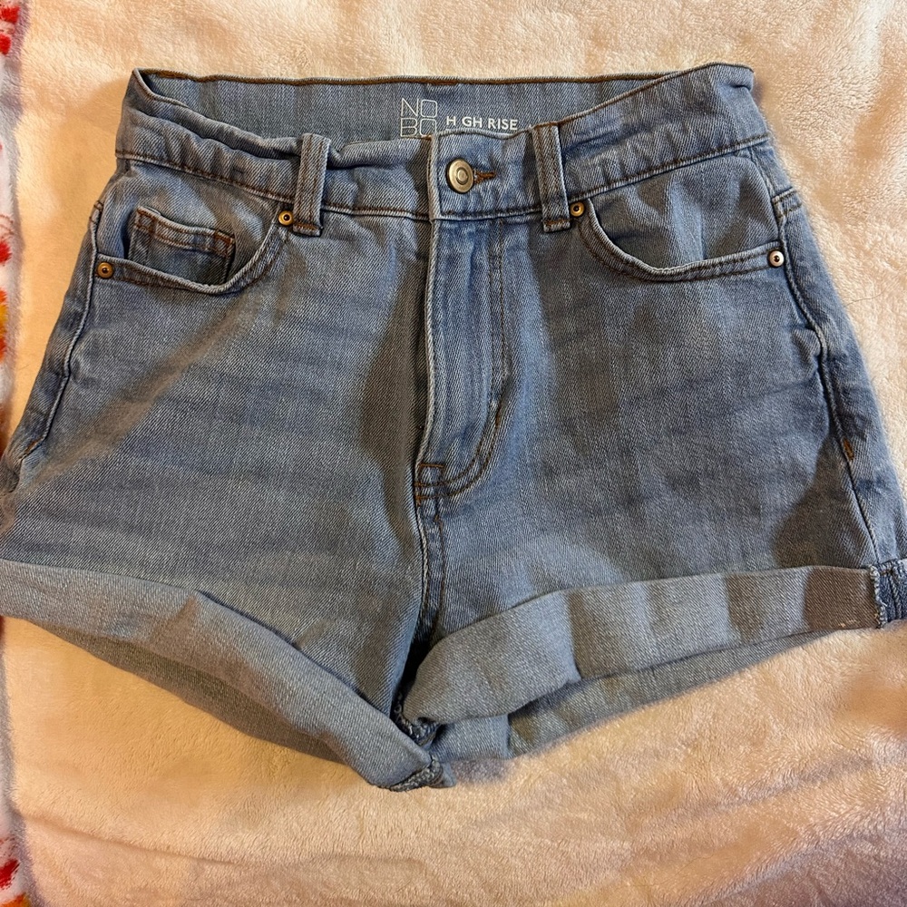 STRETCHY JEAN SHORTS